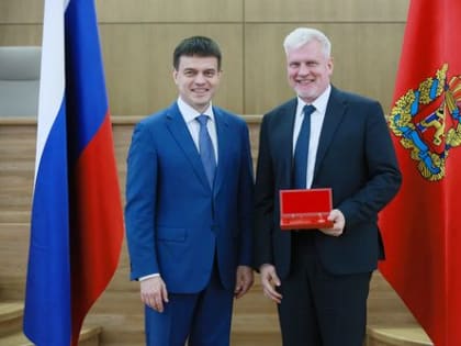 Михаил Котюков вручил награды медикам региона