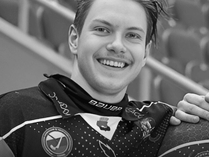 От укуса клеща умер родившийся в Красноярске 17-летний хоккеист Евгений Хвалько