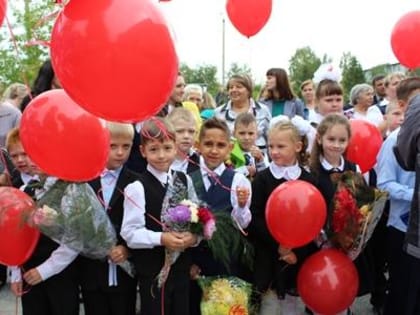 В школе деревни Каменки, оперативно отремонтированной по поручению Губернатора края Александра Усса, прошел День знаний