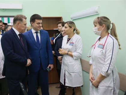 Михаил Мурашко и Михаил Котюков посетили учреждения здравоохранения в Красноярске
