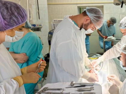 Нейрохирурги и эндокринологии ККБ внедряют эффективный метод хирургического лечения эндокринных офтальмопатий