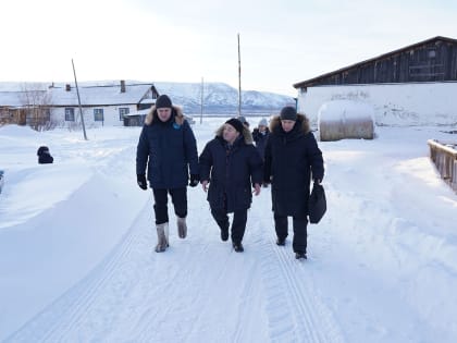 Руководители города и района посетили Хантайское Озеро