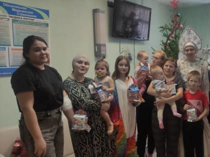 Единороссы Красноярского края поздравляют детей, проходящих лечение в больницах с Новым годом