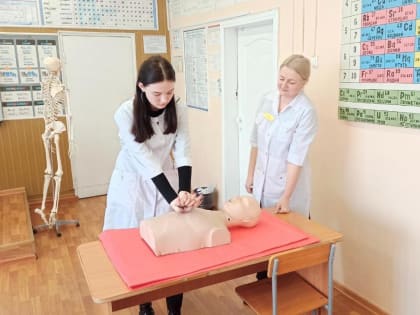  Школьники осваивают азы медицинской профессии