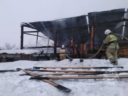 В краснотуранском селе Кортуз потушили пожар на зерноскладе