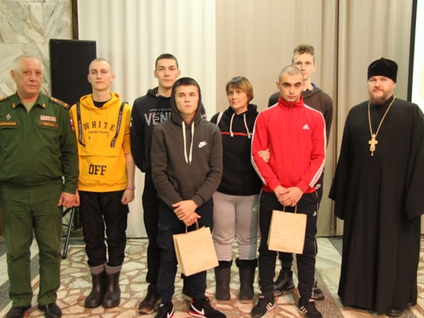 Благочинный Туруханского района встретился с призывниками, направленными на прохождение срочной службы в рядах ВС РФ