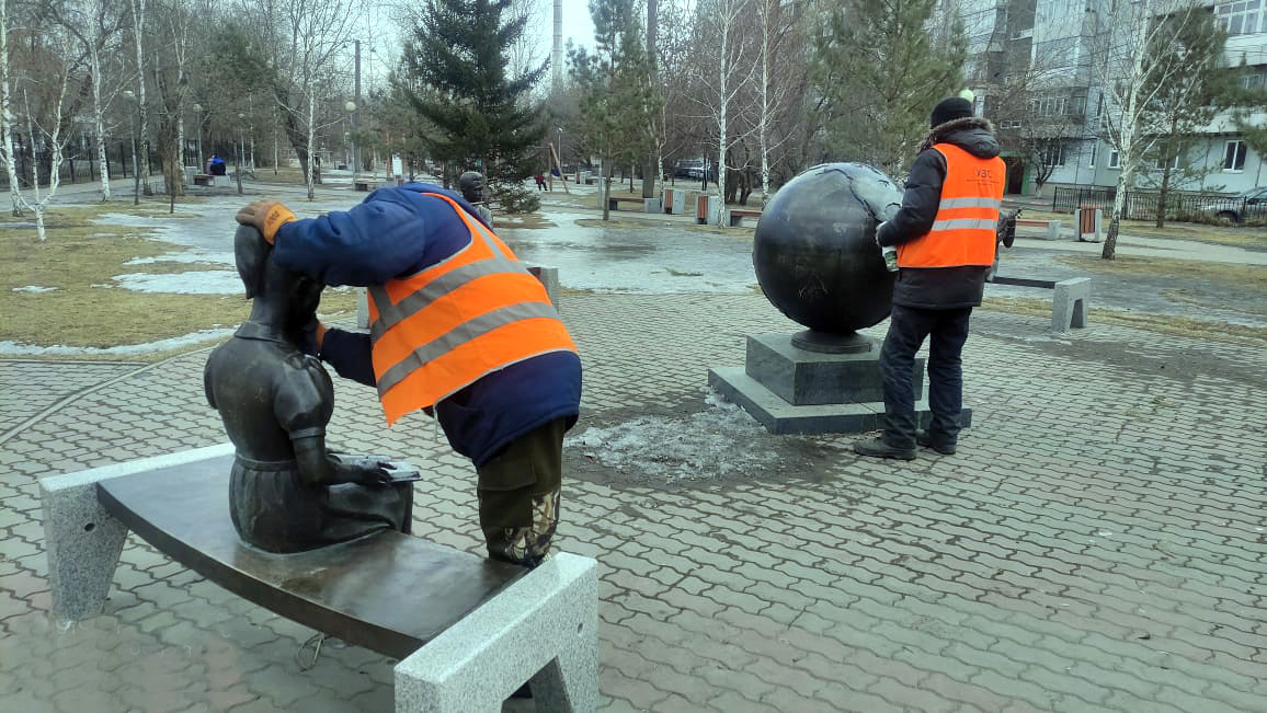 Работодатели красноярск. Городские службы. Картинки уборка памятников и скверов. Красноярск весной. Знаки на улице города.