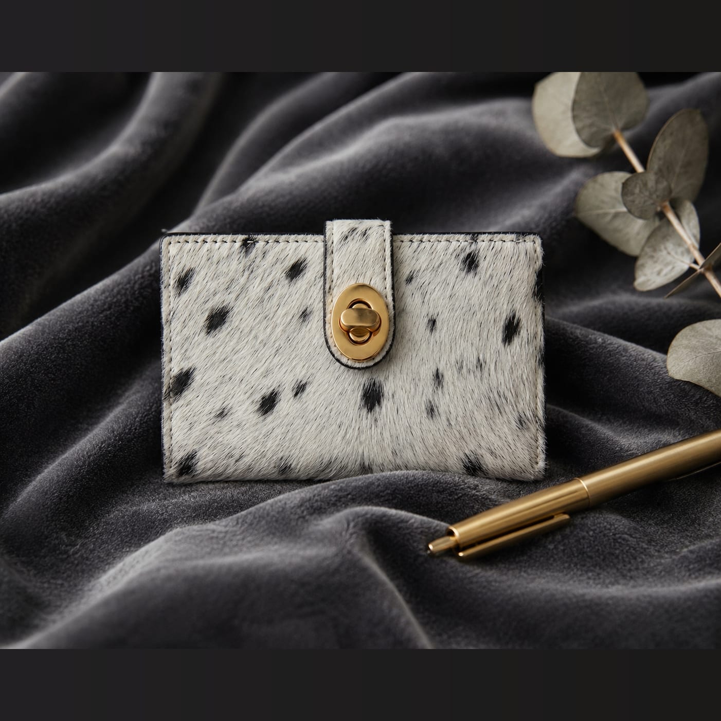 The Freja Hairon Cardholder view 1