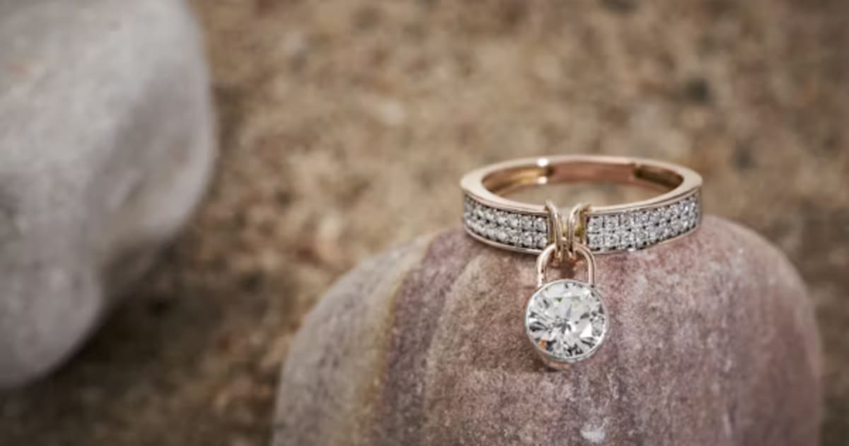 Tiny Solitaire Pendants Overview: Essential Information, Settings, and Jewelry Insights