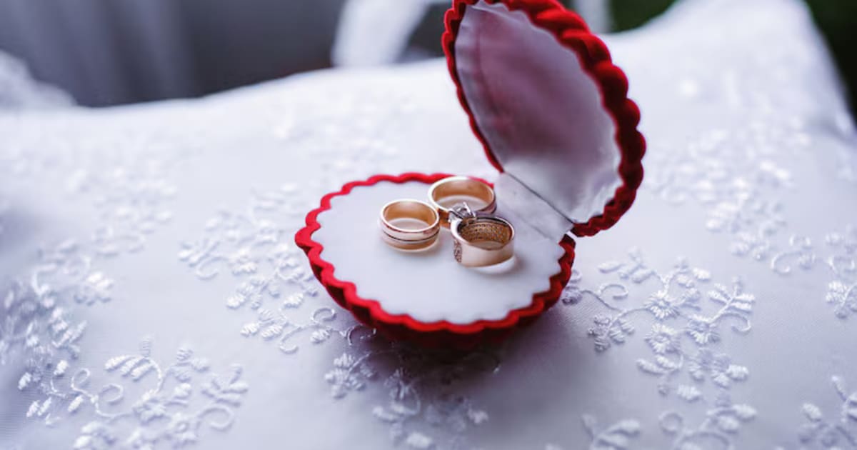 Three-Stone Engagement Rings: In-Depth Guide with Expert Suggestions and Helpful Resources