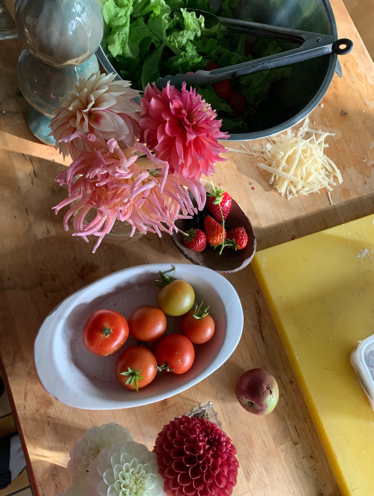 Tomatoes , strawberries and dahlias