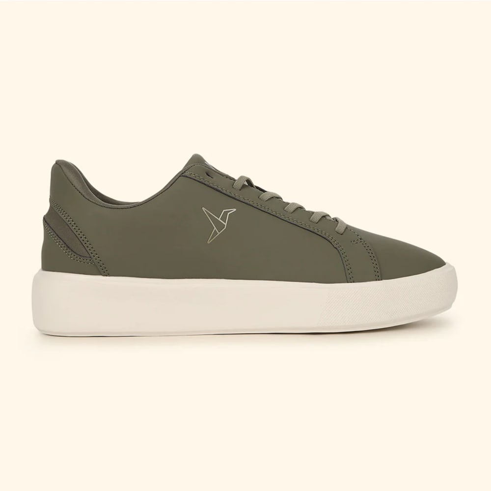 Yoho Blinc hands-free sneakers India colourway 2026
