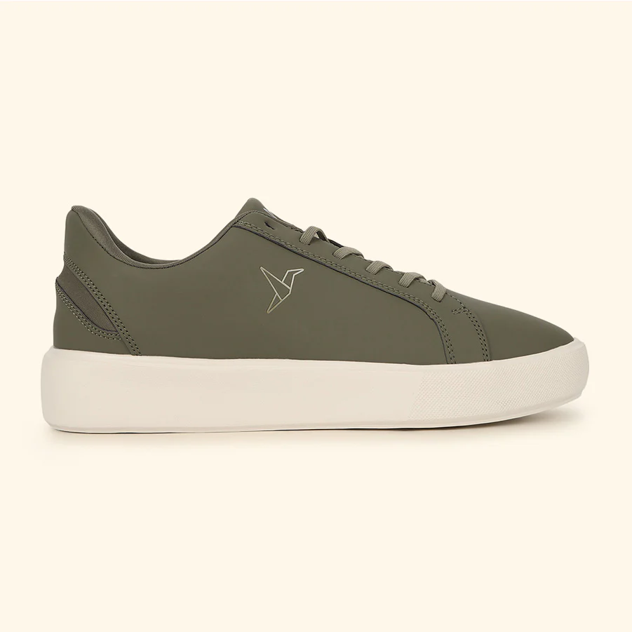 Yoho Blinc hands-free sneakers India colourway 2026