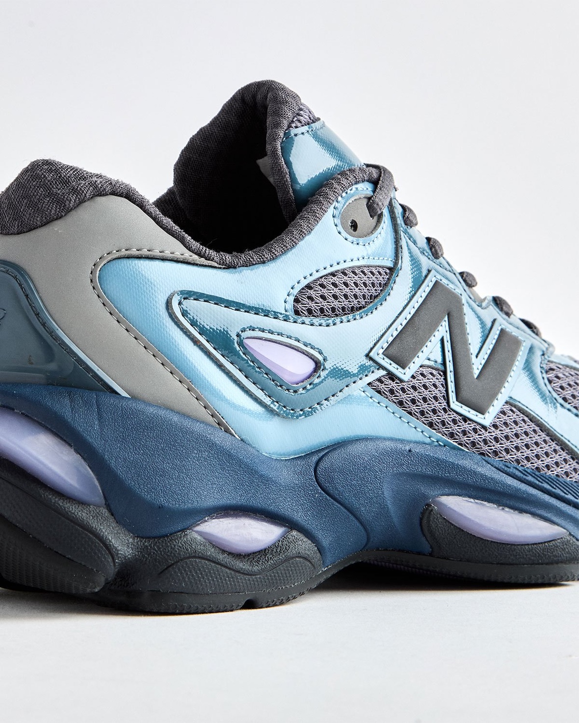 New Balance 983 wave-moulded midsole and outsole detail with elliptical ABZORB pods 2026