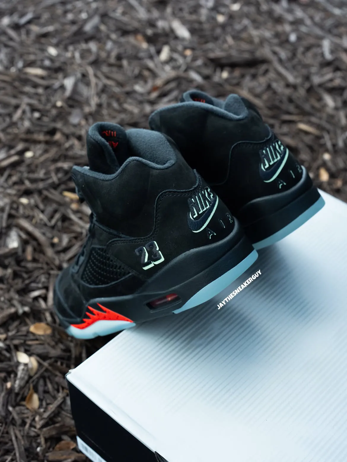 Air Jordan 5 Halloween HQ7978-001 glow in the dark outsole and Picante Red shark teeth detail