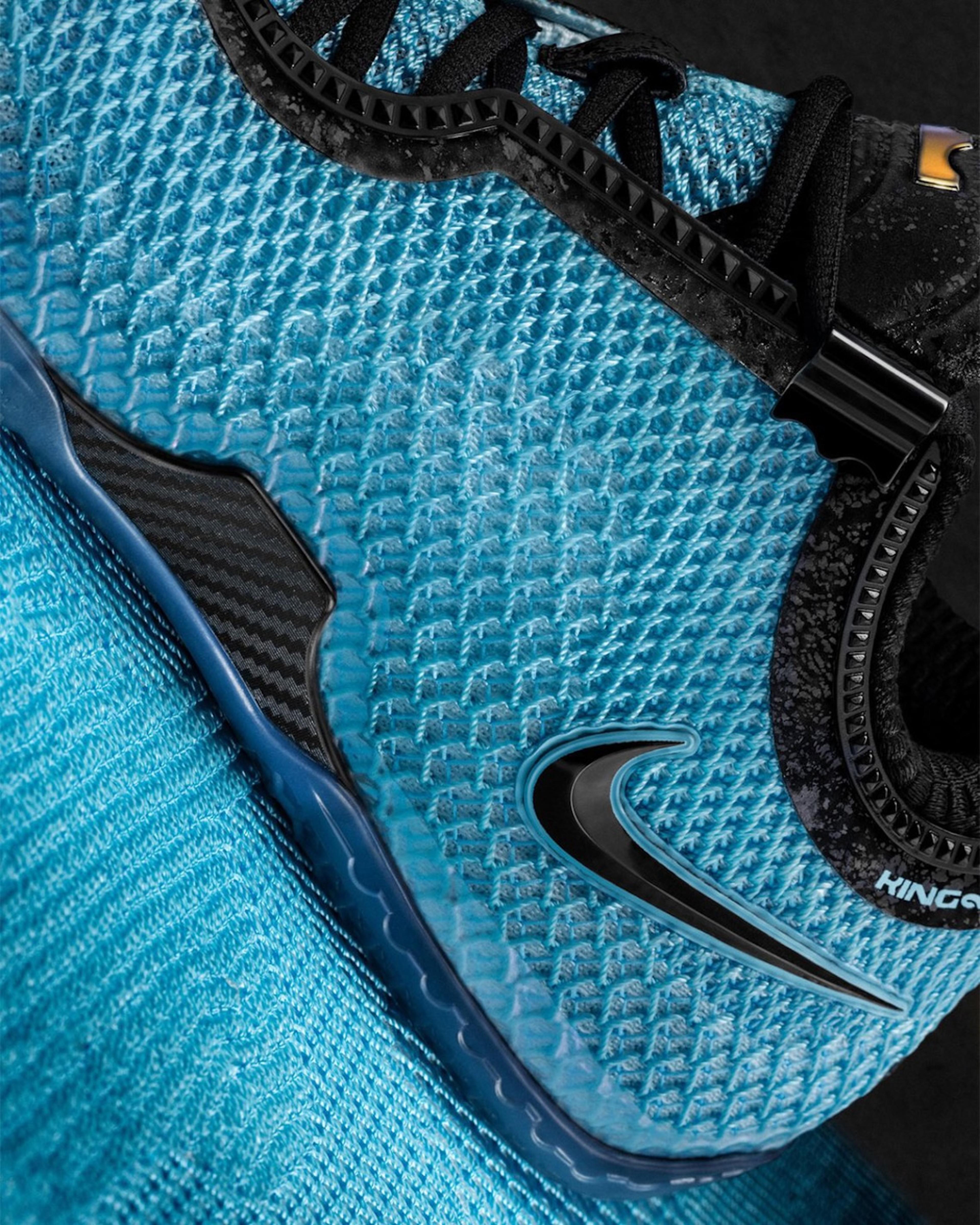 Nike LeBron 24 "Stars" view 3