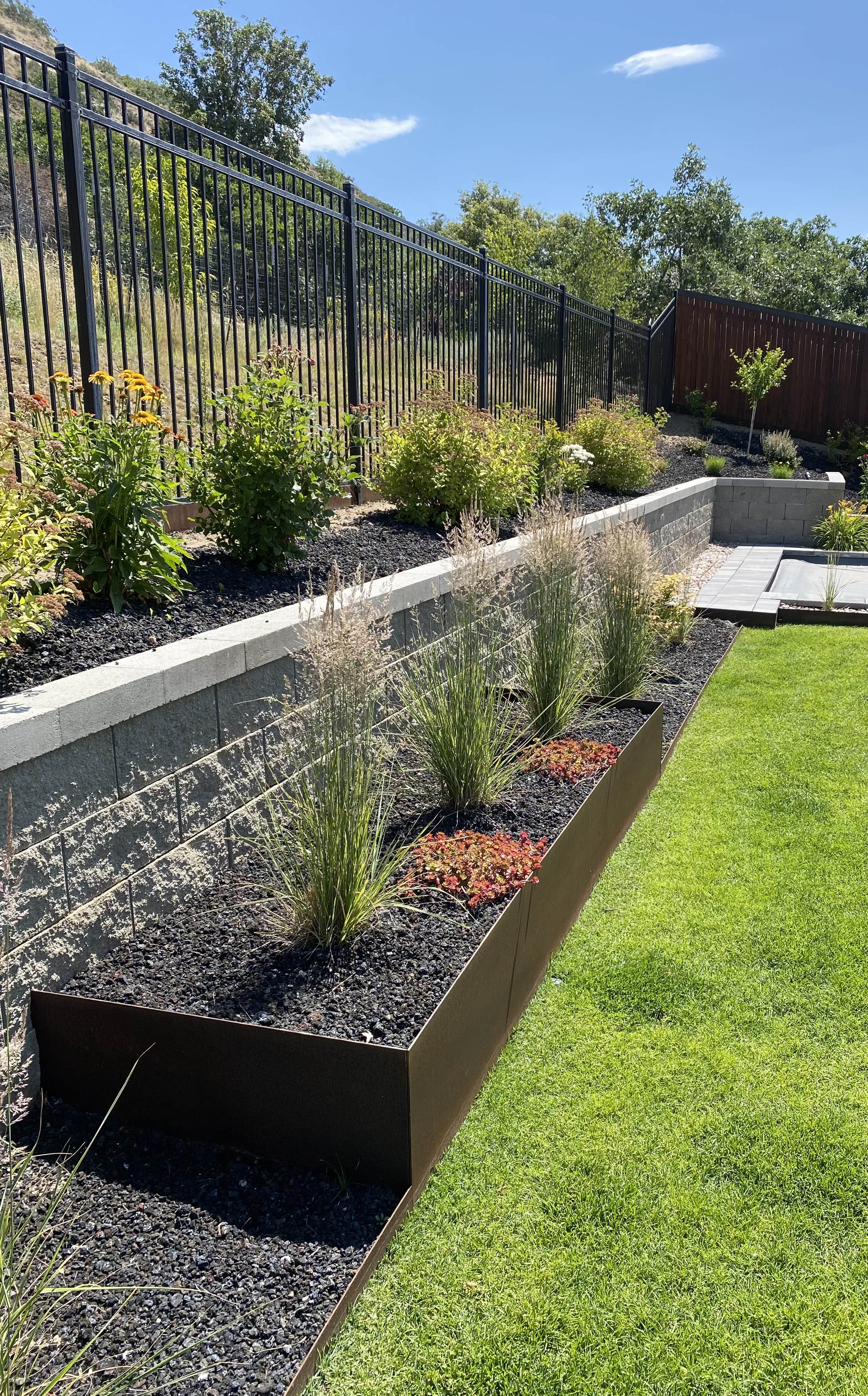 Retaining wall with planting beds