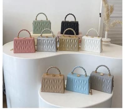 Clutch nzuri sana na kubwa pia
