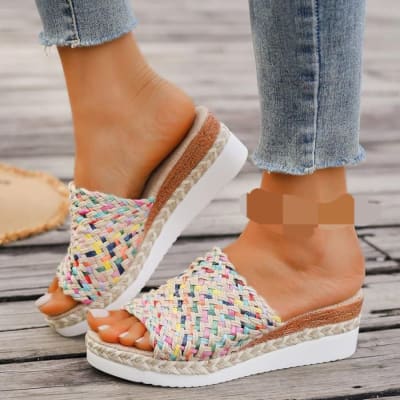 Woven slippers 