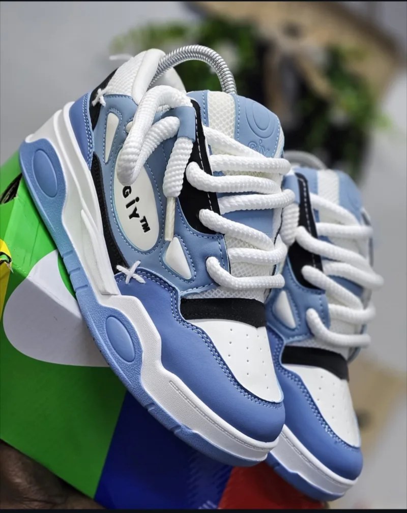 Ogyi Lace-up Sneakers