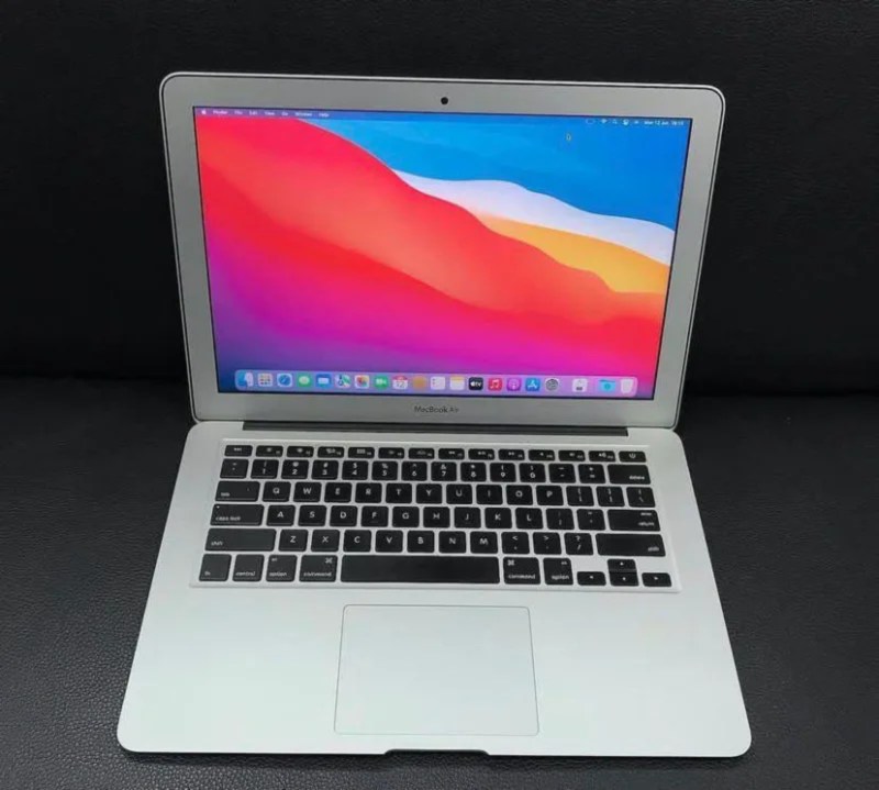 MacBook Air 2017 laptop 