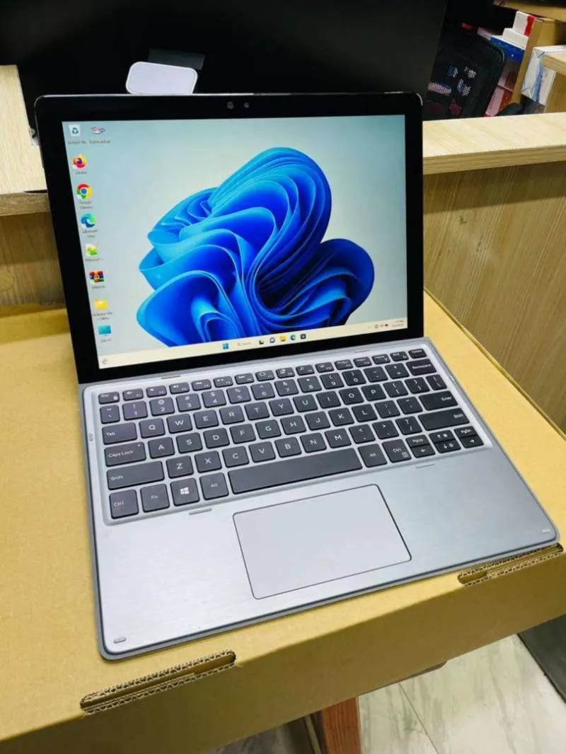 Dell latitude 7210   2 in 1 laptop 