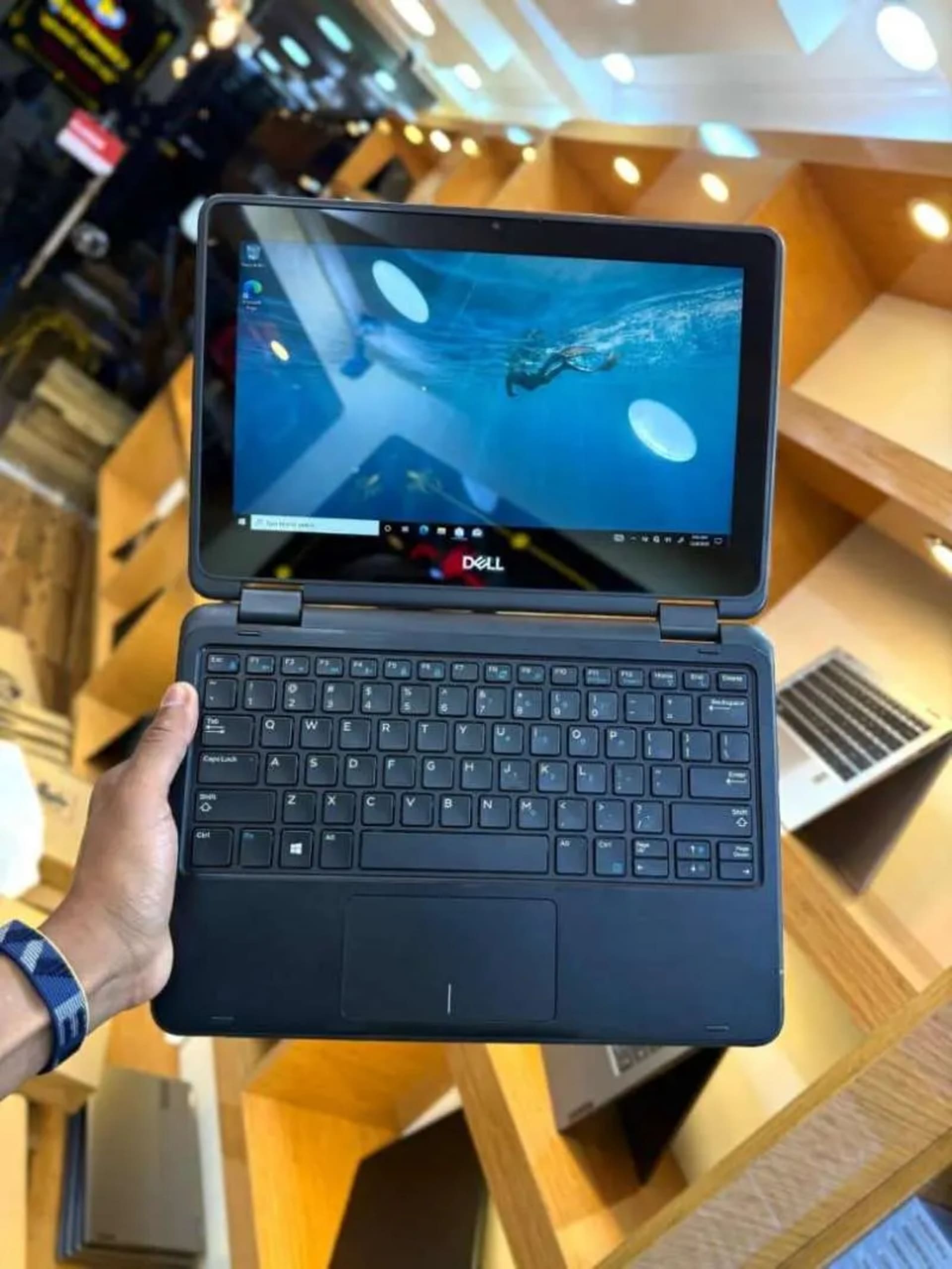 
MODEL: DELL LATITUDE 3190 
🧠 