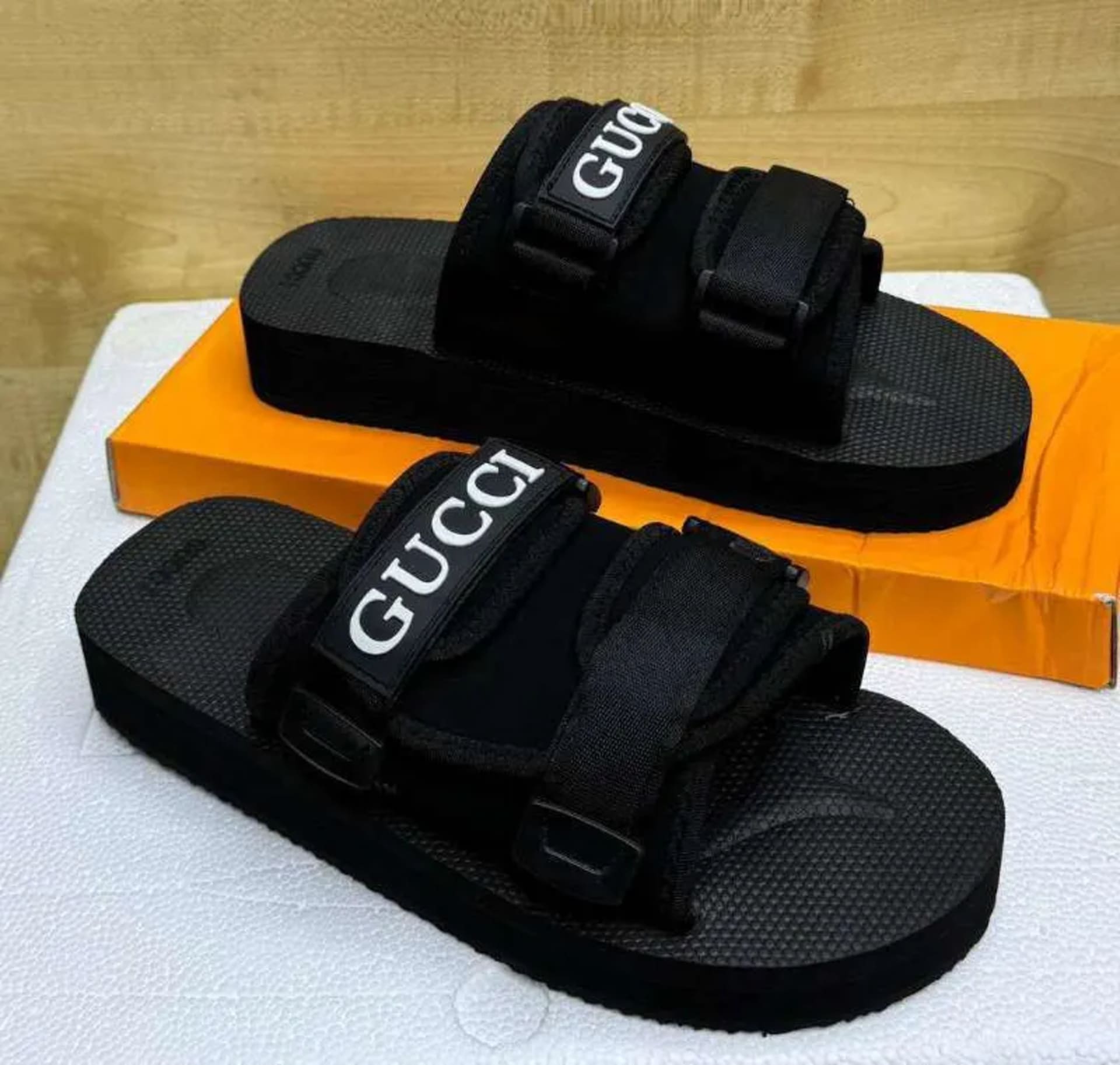 Guiding sandals