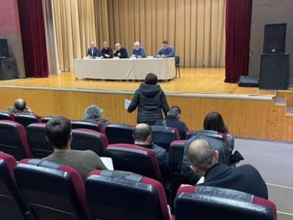 Депутаты Адлерской территориальной группы Городского Собрания Сочи Александр Жигалко, Константин Сыпало и Сергей Шевелев приняли участие в рабочей встрече с жителями села Эстосадок