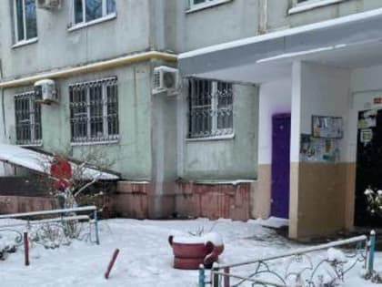 Во дворах НЕ должно быть скользко - и там за безопасность жителей отвечают управляющие компании и ТСЖ