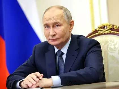 Путин поручил увеличить пособия по беременности студенткам очного отделения