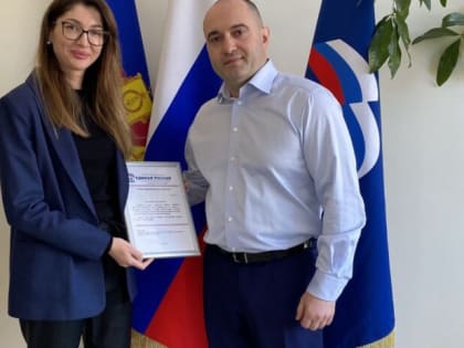 Зауру Хушт вручено благодарственное письмо за участие в гуманитарной миссии и значительный личный вклад в оказание помощи участникам специальной военной операции, их семьям и жител