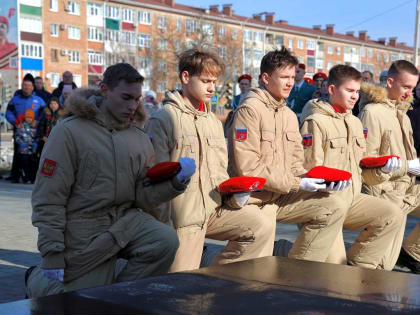 ТИХОРЕЧАНЕ ПОЧТИЛИ ПАМЯТЬ ВОИНОВ-ИНТЕРНАЦИОНАЛИСТОВ