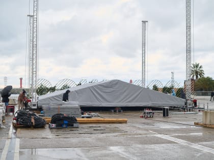 В Сочи продолжается подготовка праздничного оформления к юбилею Игр-2014