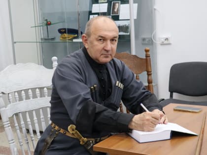 В Крымском краеведческом музее состоялась встреча с писателем Андреем Рудиком