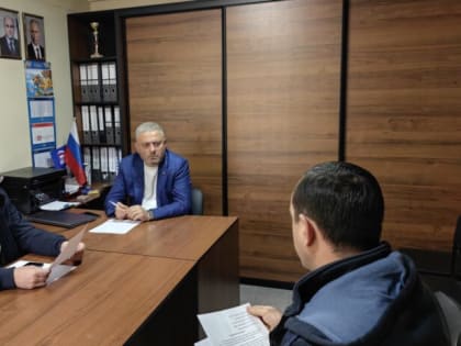 Депутаты Сос Мартиросян и Ростислав Шубин провели прием граждан