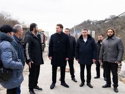 Глава Сочи Алексей Копайгородский по итогам схода в селе Раздольном провел объезд территории Хостинского района