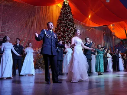 Традиционный предновогодний кадетский бал прошел в здании морского вокзала Новороссийска