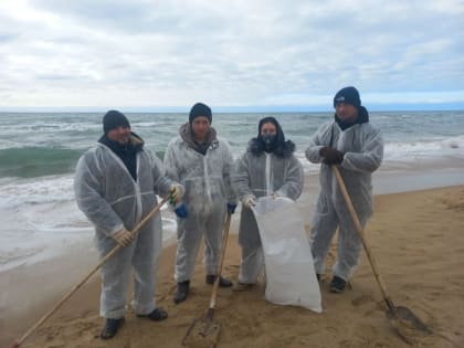 Сергей Лесь: Участники ликвидации ЧС из Крымского района продолжают трудиться на участке пляжа в п. Витязево