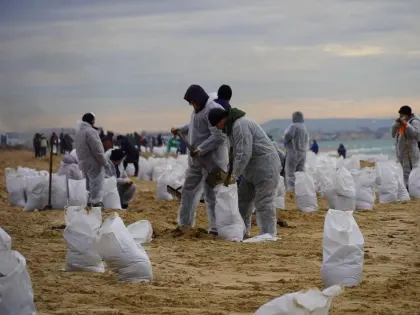 Более 118 тыс. тонн замазученного песка вывезли с пляжей Анапы и Темрюкского района
