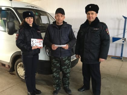 Полицейские продолжают проверять техническое состояние автобусов