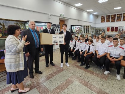 Подарок для истории: альбом о Крымске в краеведческом музее