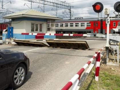 Аварийные работы на железнодорожном переезде в Динском районе