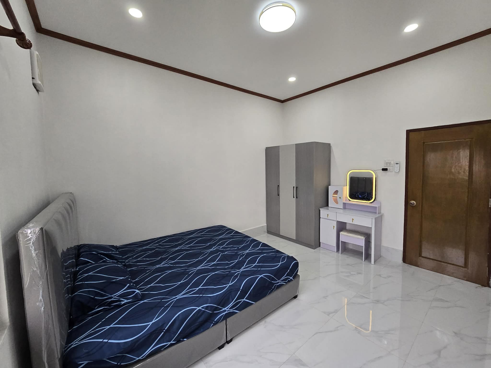New Modern Apartment near Chinatown photo 7