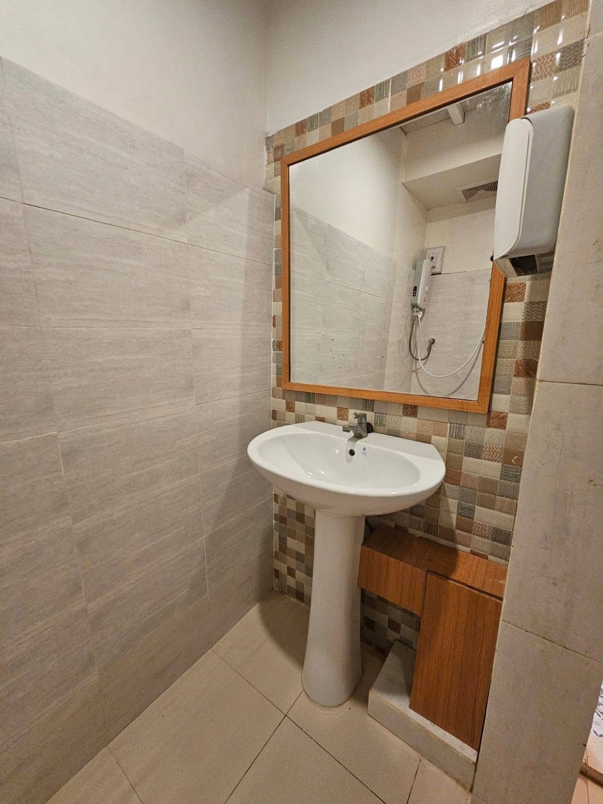 1‑Bedroom Apartment near Chinatown photo 3