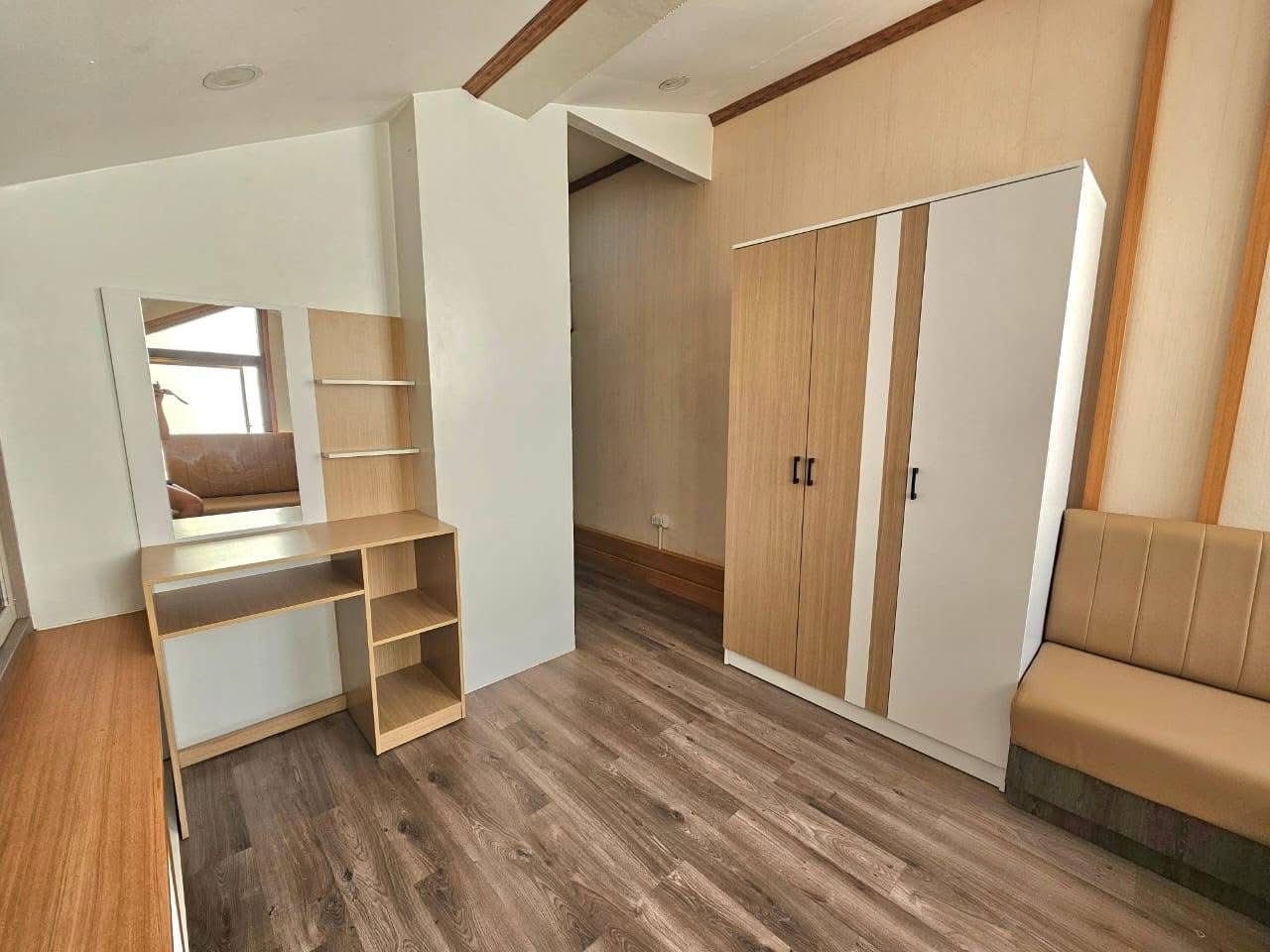 1‑Bedroom Apartment near Chinatown photo 2