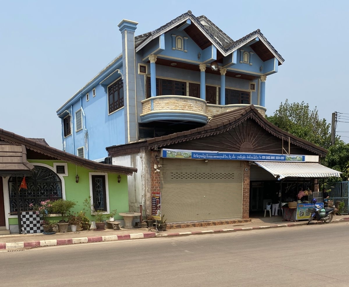 House with front-store in Vientiane photo 2