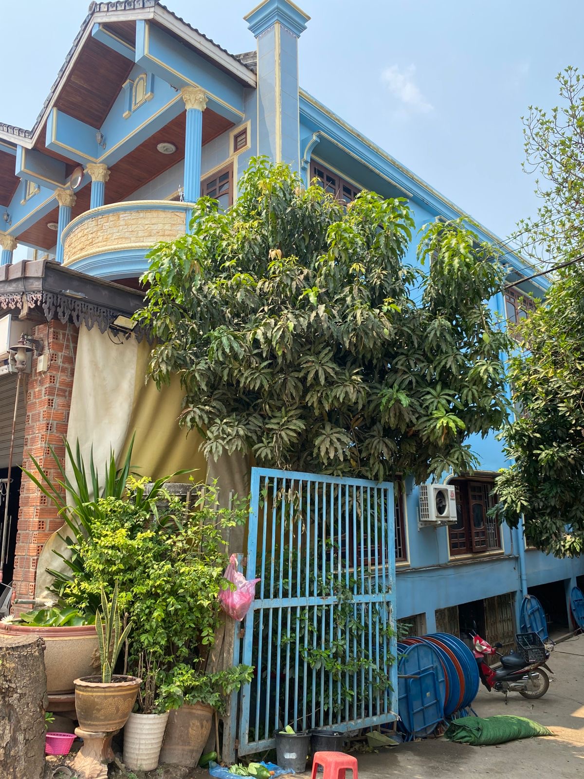 House with front-store in Vientiane photo 8
