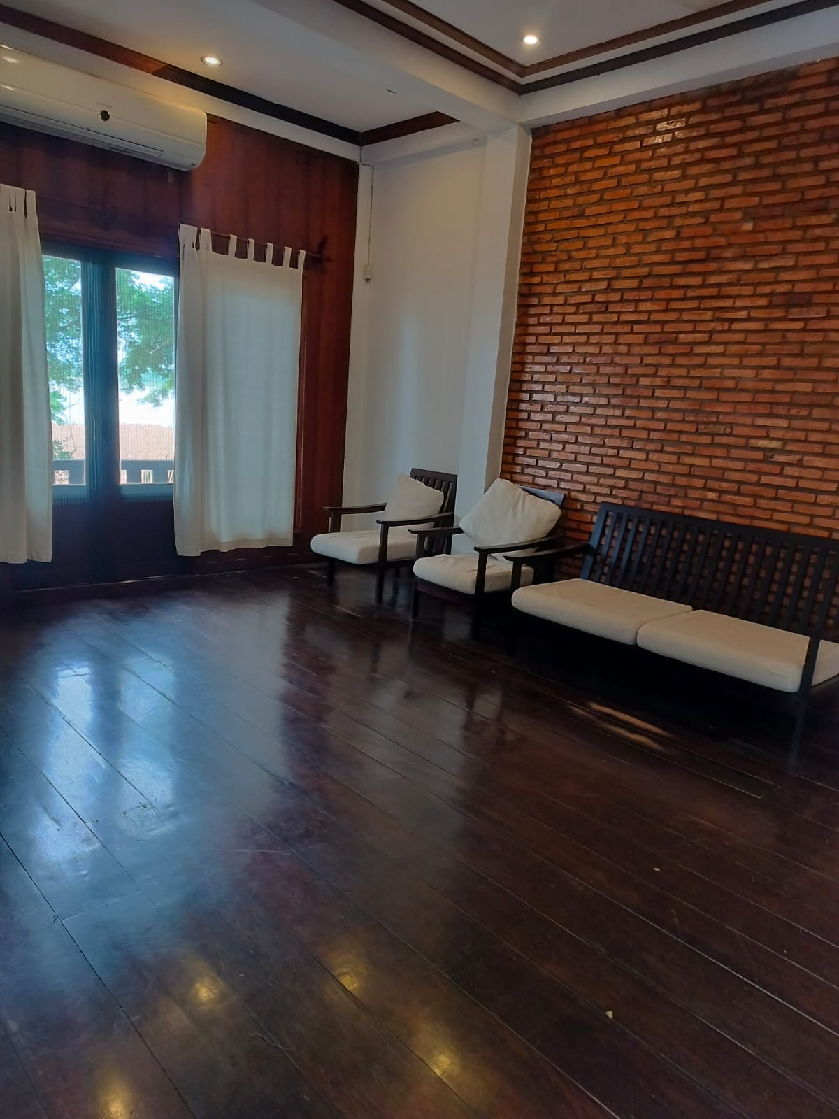Beautiful House in city photo 4