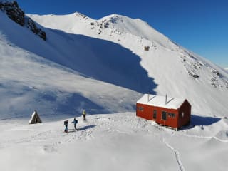Erewhon Hut feature image - Erewhon Hut - the perfect base for freeride, ski touring and split-boarding